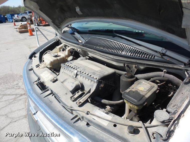 image for item DD9262 2001 Chevrolet Express G3500 shuttle bus