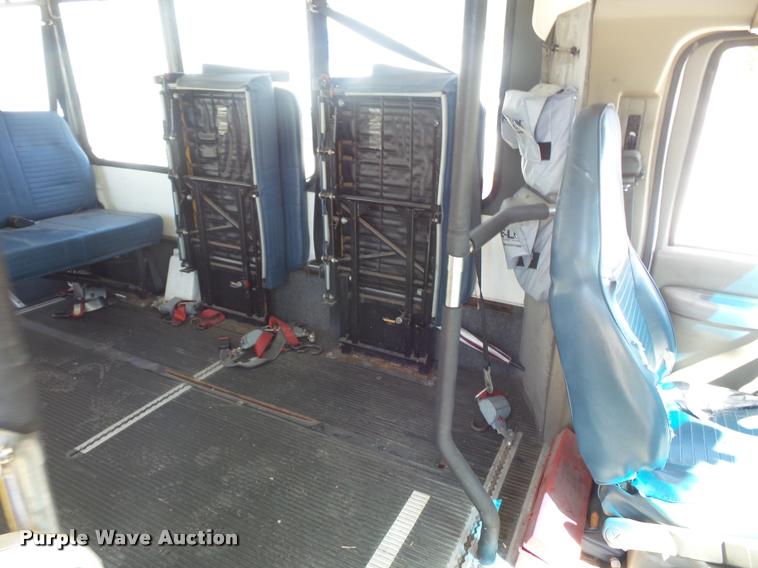 image for item DD9262 2001 Chevrolet Express G3500 shuttle bus