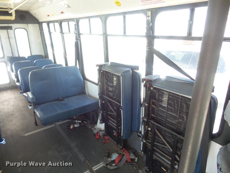 image for item DD9262 2001 Chevrolet Express G3500 shuttle bus