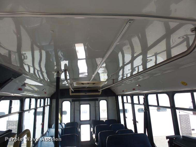 image for item DD9262 2001 Chevrolet Express G3500 shuttle bus