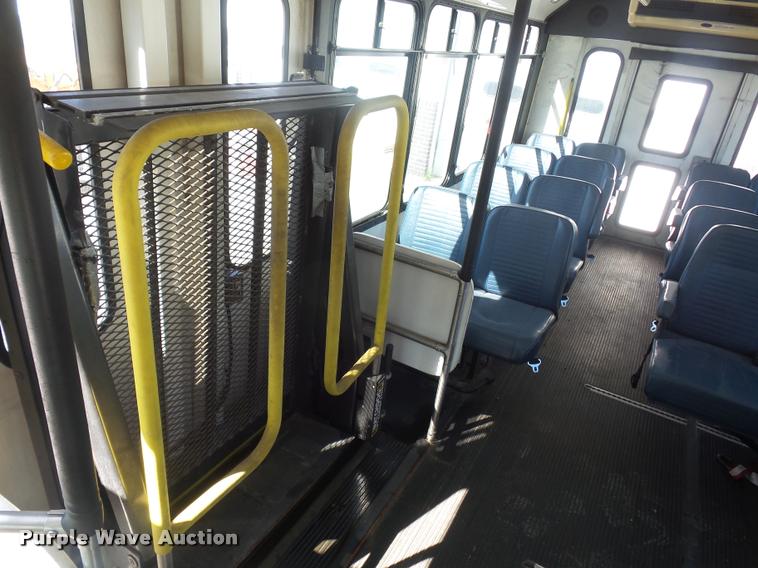 image for item DD9262 2001 Chevrolet Express G3500 shuttle bus