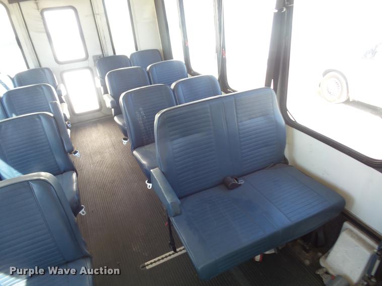 image for item DD9262 2001 Chevrolet Express G3500 shuttle bus