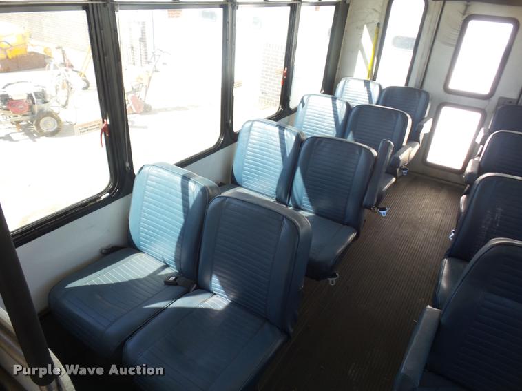 image for item DD9262 2001 Chevrolet Express G3500 shuttle bus