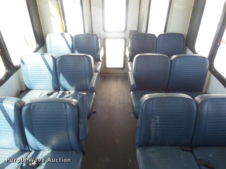 image for item DD9262 2001 Chevrolet Express G3500 shuttle bus