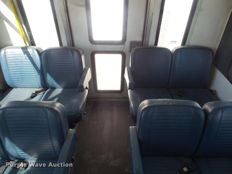 image for item DD9262 2001 Chevrolet Express G3500 shuttle bus