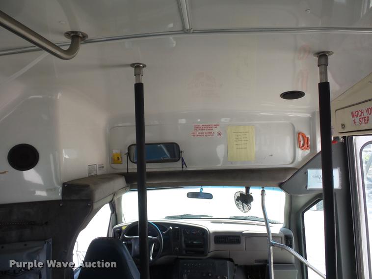 image for item DD9262 2001 Chevrolet Express G3500 shuttle bus