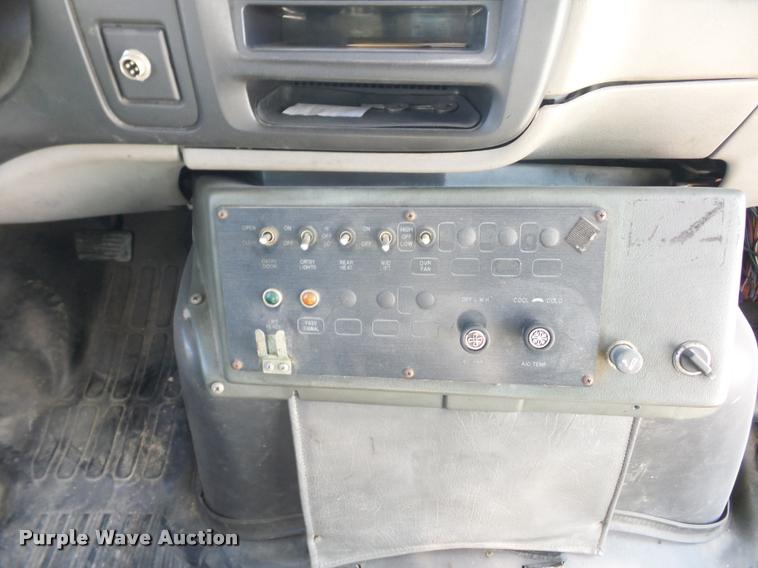 image for item DD9262 2001 Chevrolet Express G3500 shuttle bus