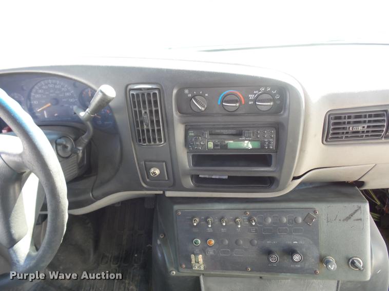 image for item DD9262 2001 Chevrolet Express G3500 shuttle bus