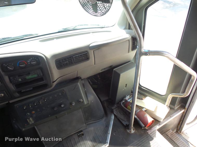 image for item DD9262 2001 Chevrolet Express G3500 shuttle bus