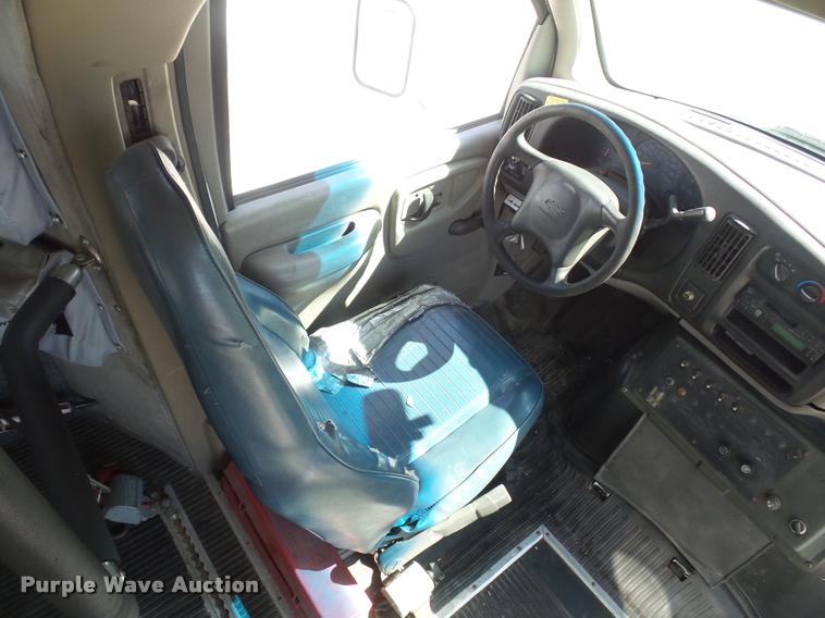 image for item DD9262 2001 Chevrolet Express G3500 shuttle bus