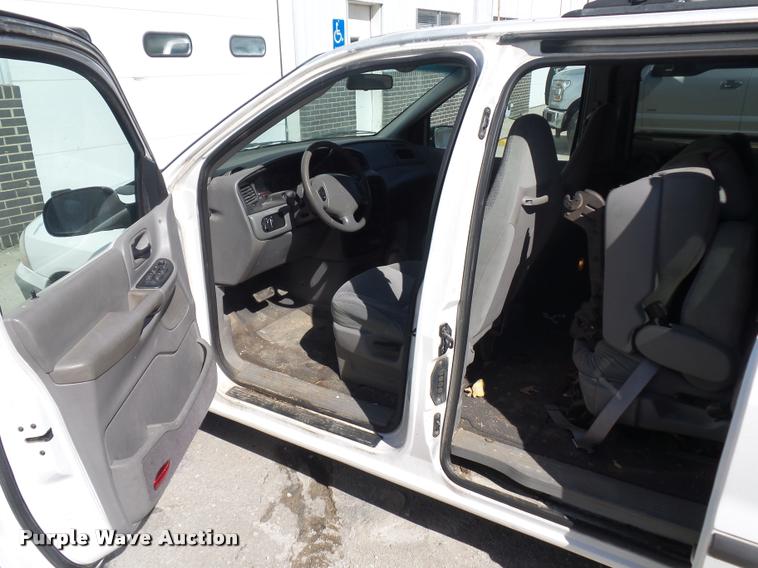 image for item DD9263 1999 Ford Windstar van