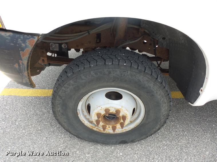 image for item DD9494 2002 Ford F350 Super Duty dump bed pickup truck