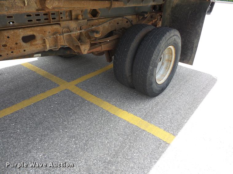 image for item DD9494 2002 Ford F350 Super Duty dump bed pickup truck