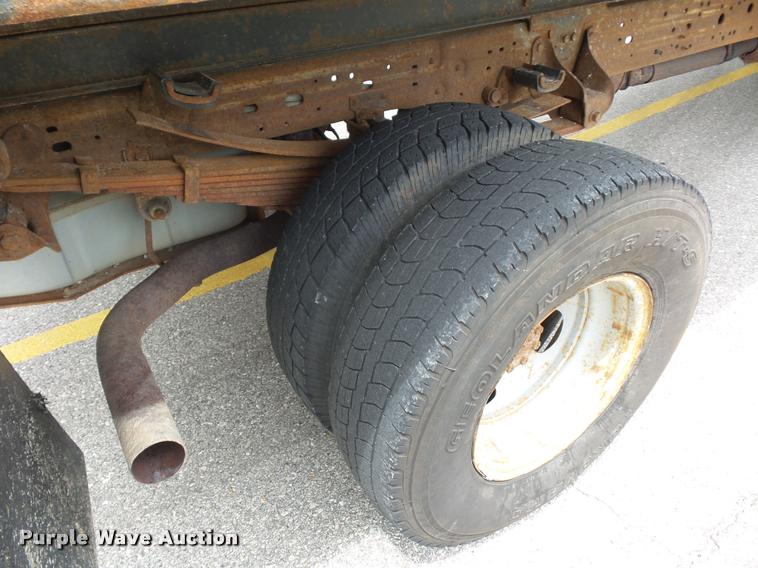 image for item DD9494 2002 Ford F350 Super Duty dump bed pickup truck