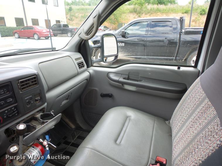 image for item DD9494 2002 Ford F350 Super Duty dump bed pickup truck