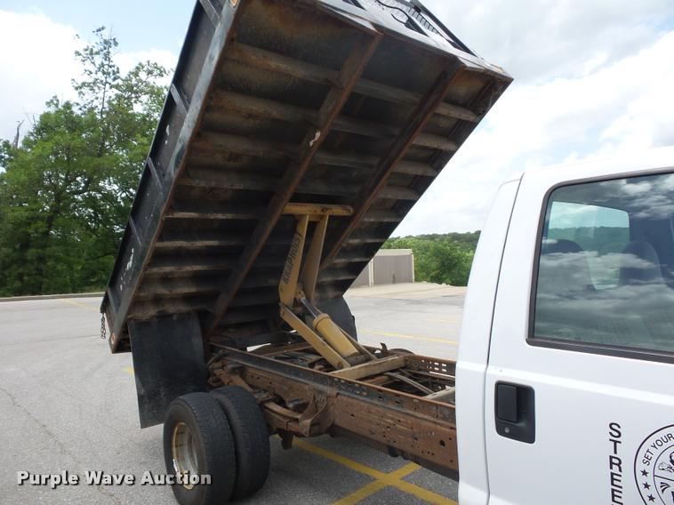 image for item DD9494 2002 Ford F350 Super Duty dump bed pickup truck
