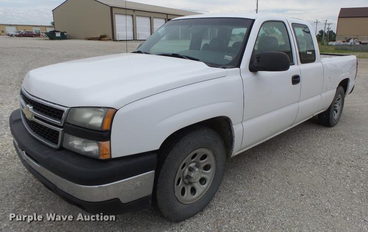 image for item DF9261 2006 Chevrolet Silverado 1500 Ext. Cab pickup truck