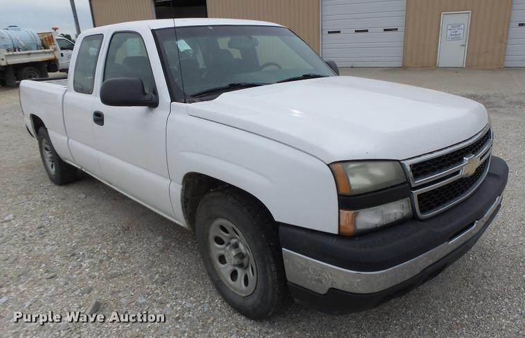 image for item DF9261 2006 Chevrolet Silverado 1500 Ext. Cab pickup truck