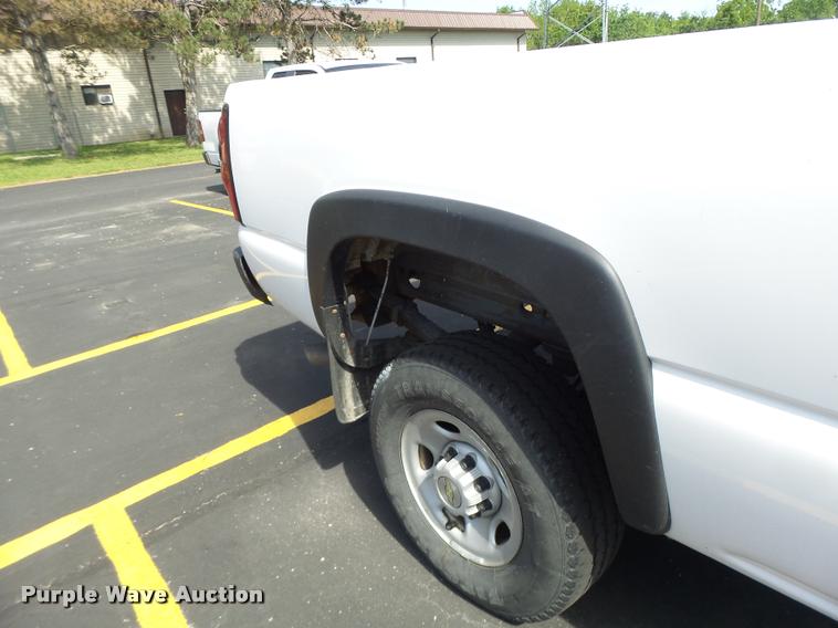 image for item DF9270 2006 Chevrolet Silverado 2500HD pickup truck