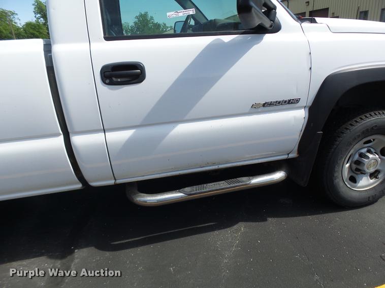 image for item DF9270 2006 Chevrolet Silverado 2500HD pickup truck
