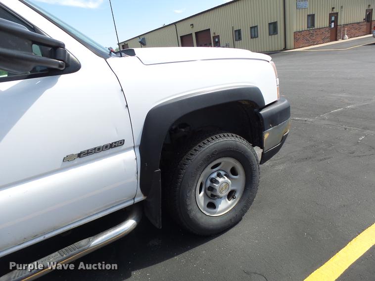 image for item DF9270 2006 Chevrolet Silverado 2500HD pickup truck