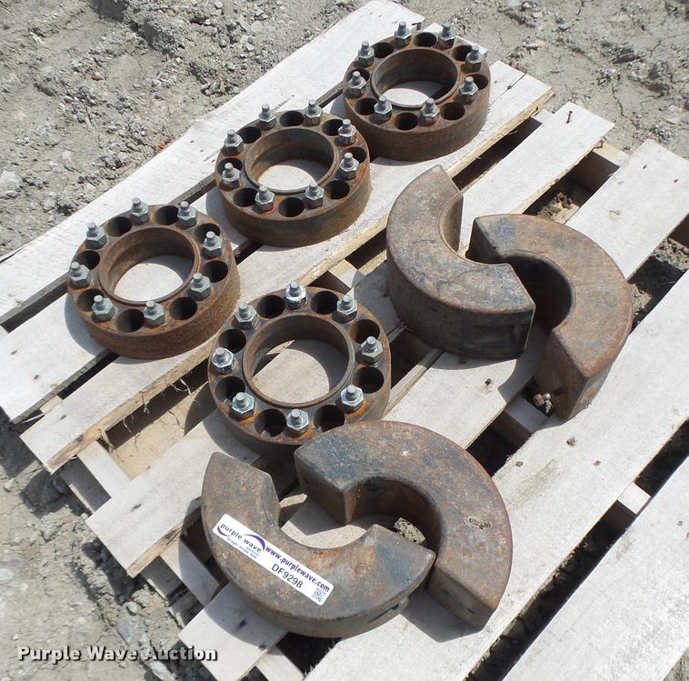 image for item DF9298 Skid steer wheel weights
