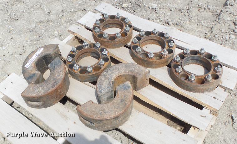 image for item DF9298 Skid steer wheel weights