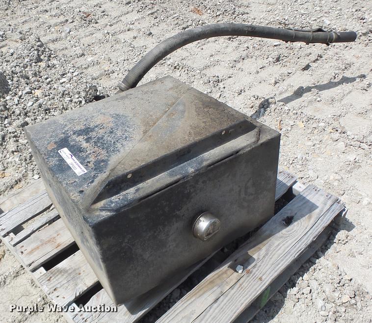 image for item DF9303 Hydraulic tank