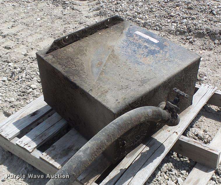 image for item DF9303 Hydraulic tank