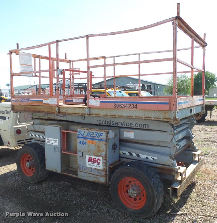 image for item DH9596 1995 Skyjack SJ8231F scissor lift