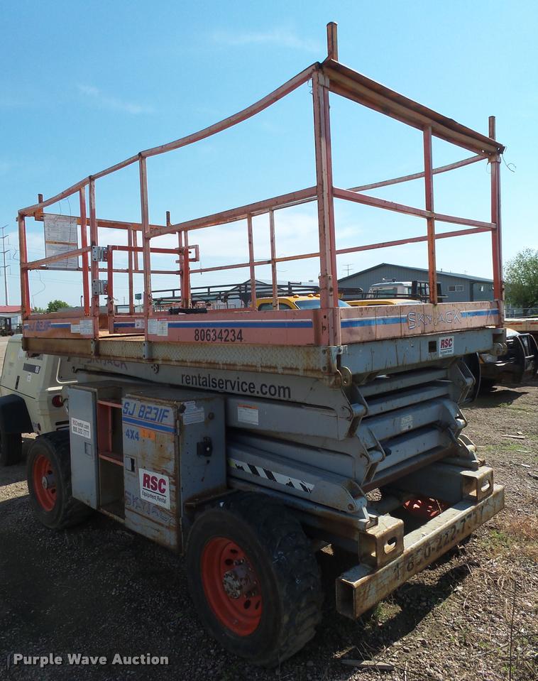 image for item DH9596 1995 Skyjack SJ8231F scissor lift