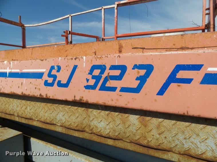 image for item DH9596 1995 Skyjack SJ8231F scissor lift