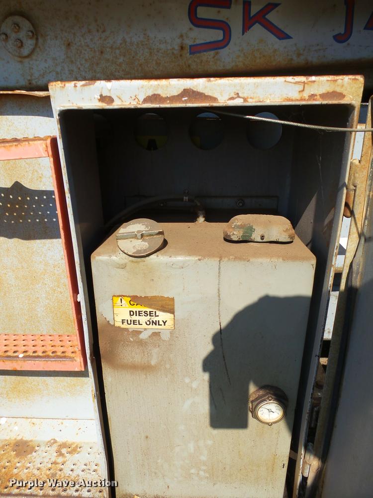 image for item DH9596 1995 Skyjack SJ8231F scissor lift