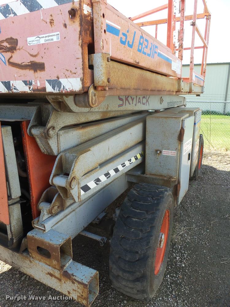 image for item DH9596 1995 Skyjack SJ8231F scissor lift