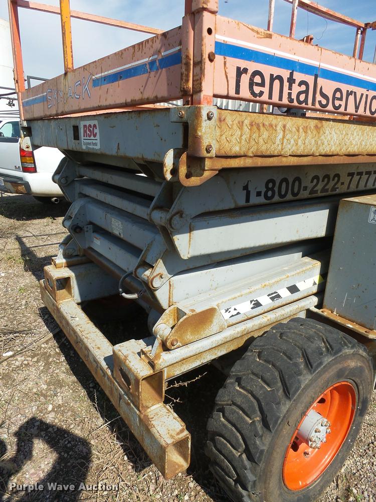 image for item DH9596 1995 Skyjack SJ8231F scissor lift