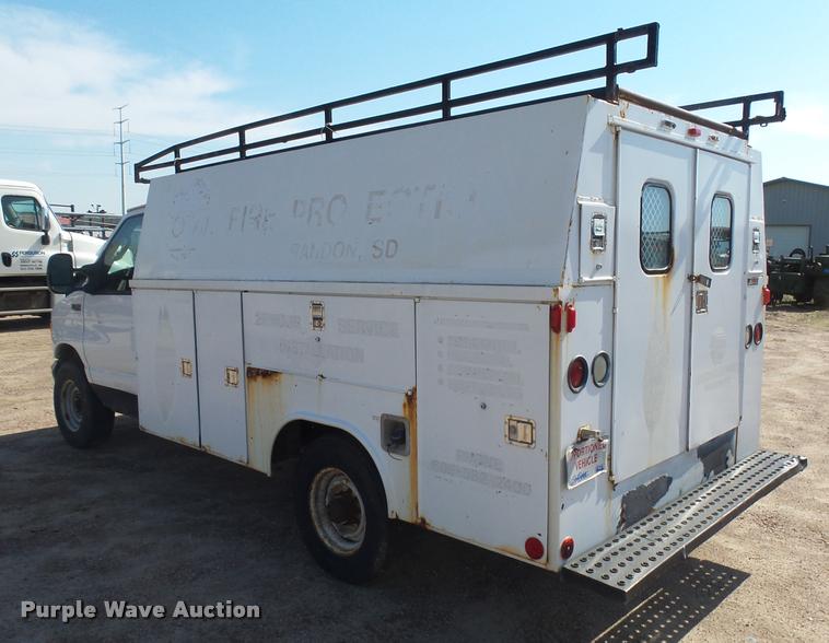image for item DH9613 2004 Ford E350 Super Duty utility van