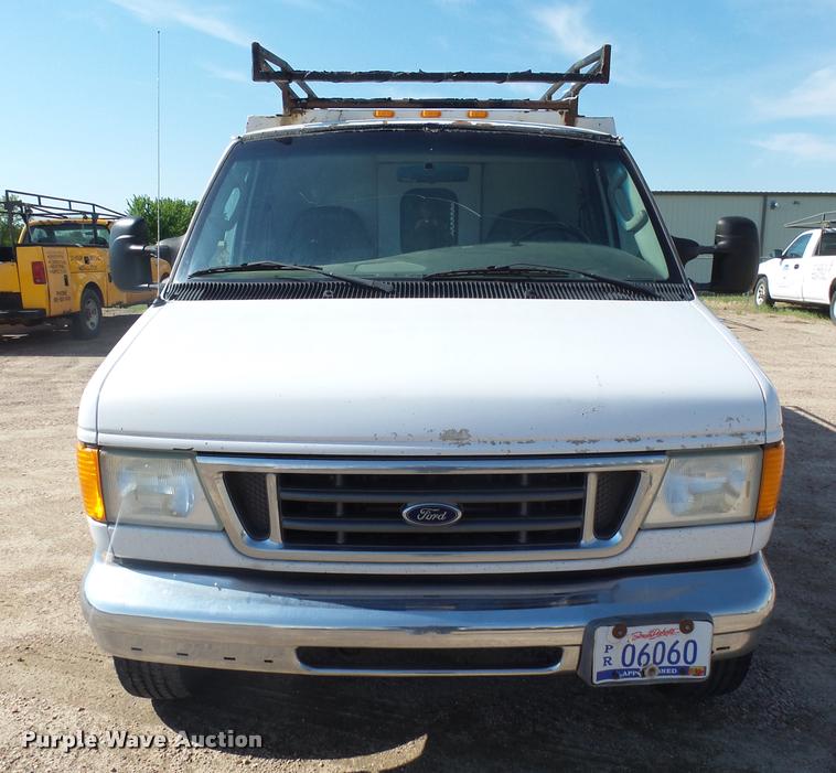 image for item DH9613 2004 Ford E350 Super Duty utility van