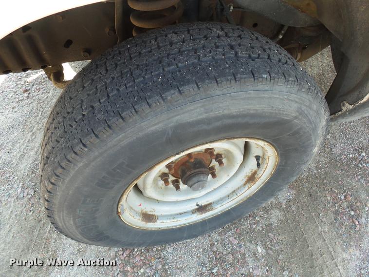 image for item DH9613 2004 Ford E350 Super Duty utility van