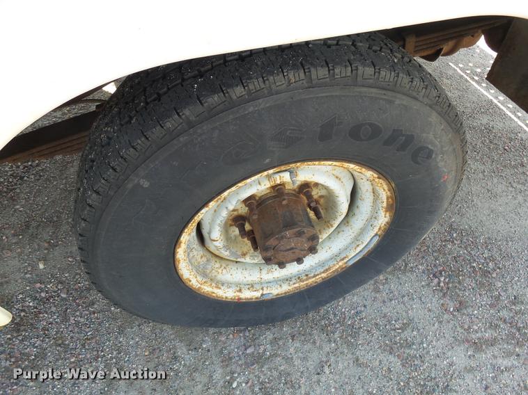 image for item DH9613 2004 Ford E350 Super Duty utility van