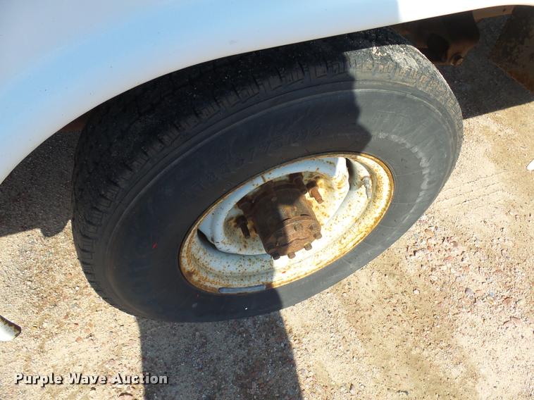 image for item DH9613 2004 Ford E350 Super Duty utility van