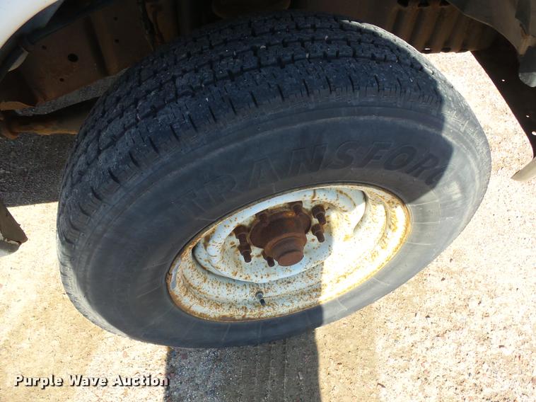 image for item DH9613 2004 Ford E350 Super Duty utility van