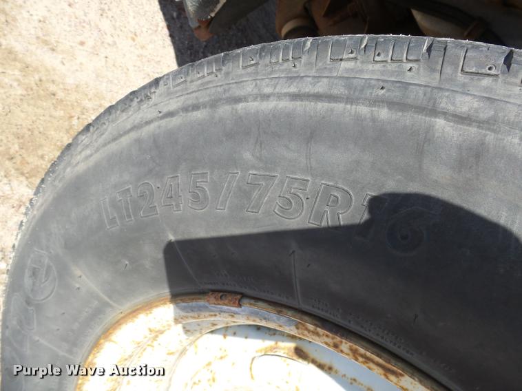 image for item DH9613 2004 Ford E350 Super Duty utility van