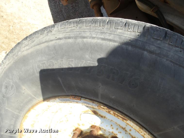 image for item DH9613 2004 Ford E350 Super Duty utility van