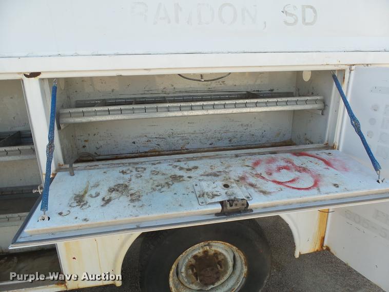 image for item DH9613 2004 Ford E350 Super Duty utility van