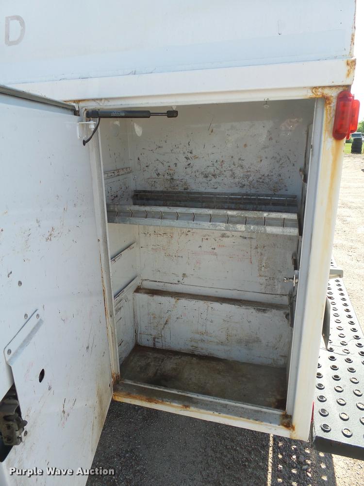 image for item DH9613 2004 Ford E350 Super Duty utility van