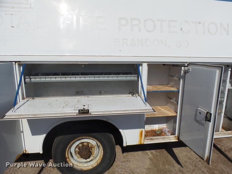 image for item DH9613 2004 Ford E350 Super Duty utility van