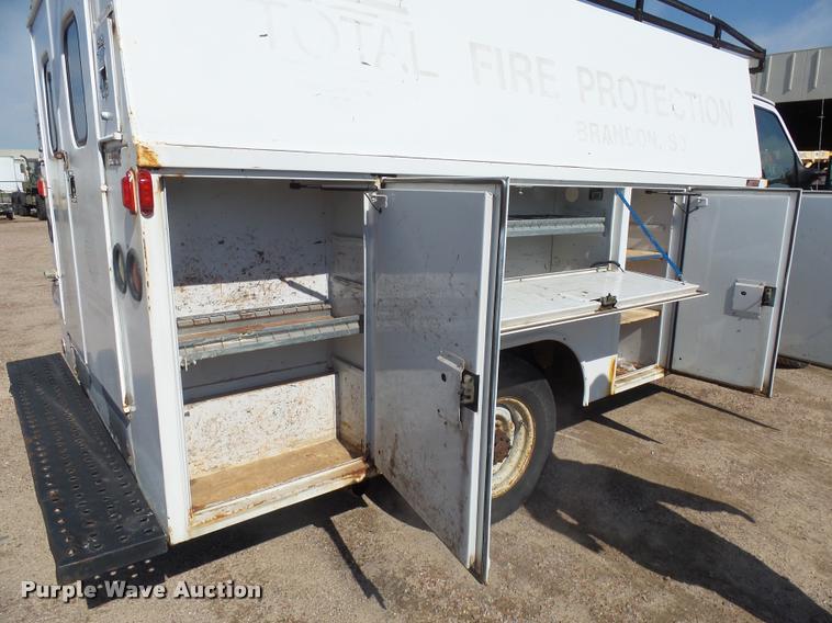 image for item DH9613 2004 Ford E350 Super Duty utility van