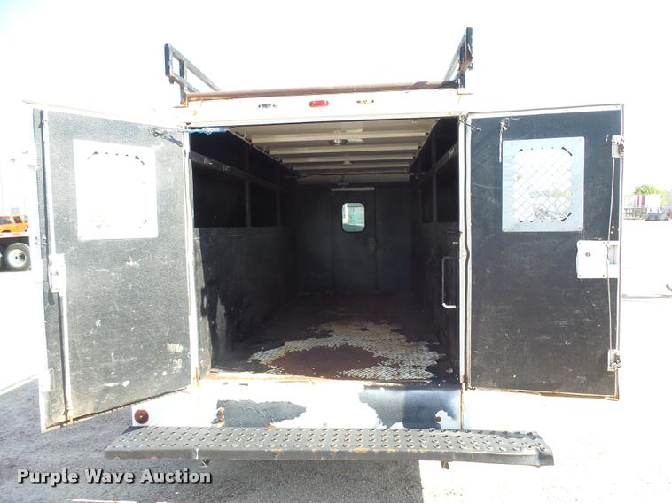 image for item DH9613 2004 Ford E350 Super Duty utility van