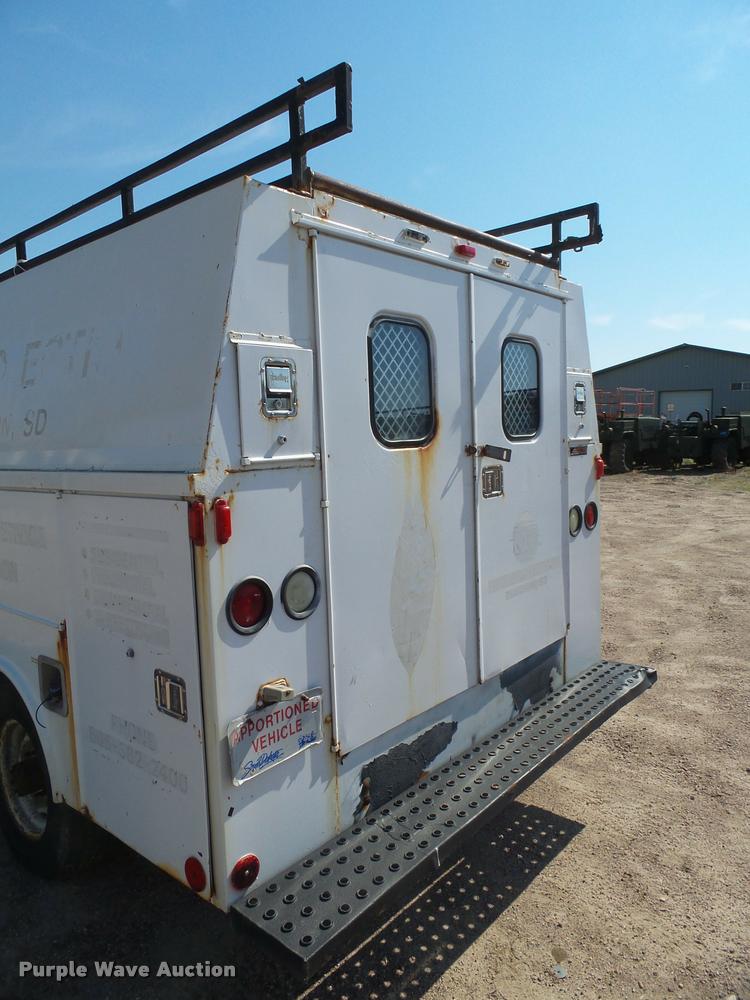 image for item DH9613 2004 Ford E350 Super Duty utility van