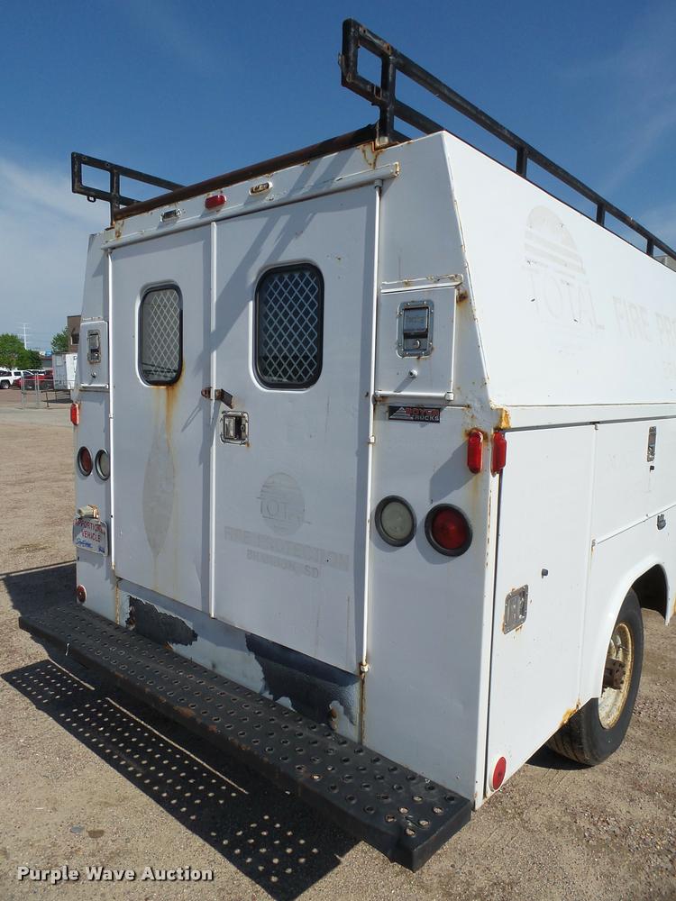 image for item DH9613 2004 Ford E350 Super Duty utility van